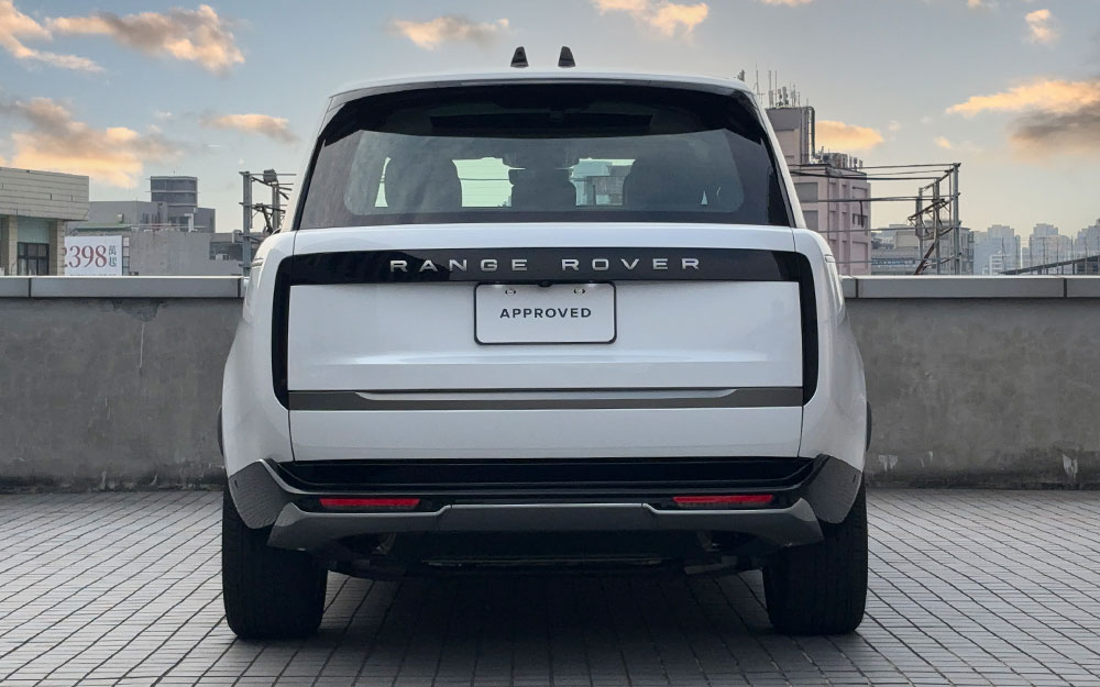 RANGE ROVER P400 HSE LWB