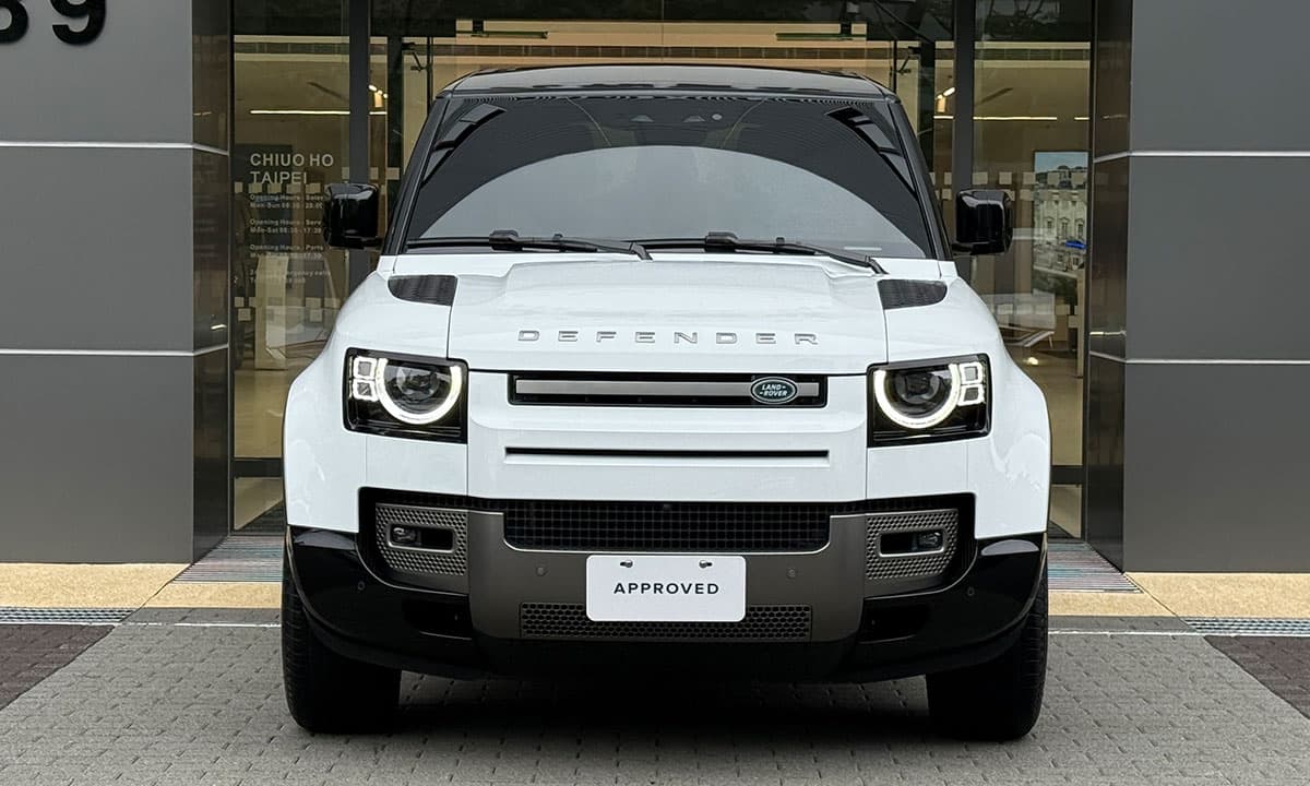 DEFENDER 90 D300 X-DYNAMIC HSE