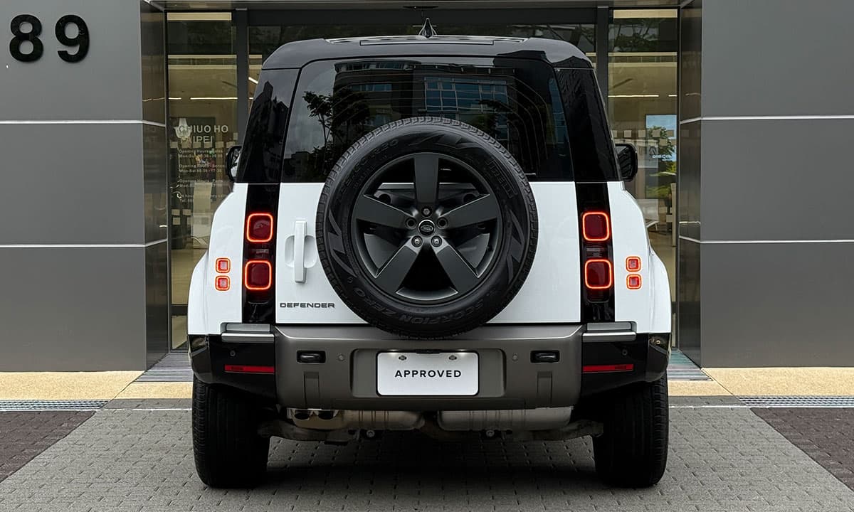 DEFENDER 90 D300 X-DYNAMIC HSE