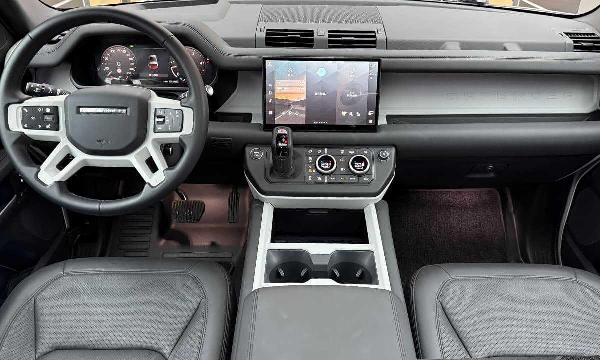 DEFENDER 90 D300 X-DYNAMIC HSE
