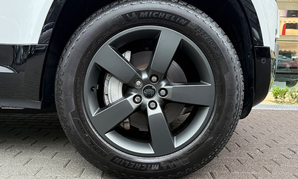 DEFENDER 90 D300 X-DYNAMIC HSE