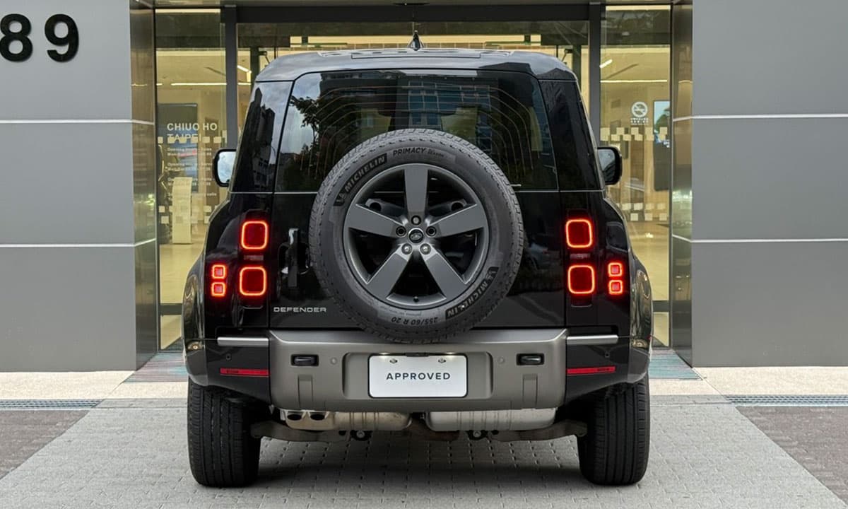 DEFENDER 90 D300 X-DYNAMIC HSE