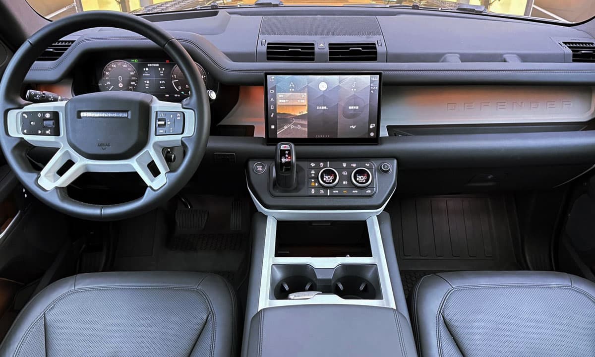 DEFENDER 90 D300 X-DYNAMIC HSE