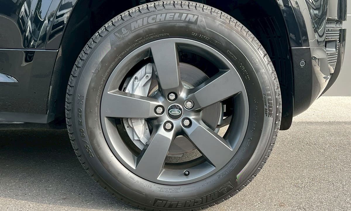 DEFENDER 90 D300 X-DYNAMIC HSE