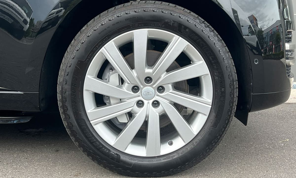 RANGE ROVER P400 SE SWB