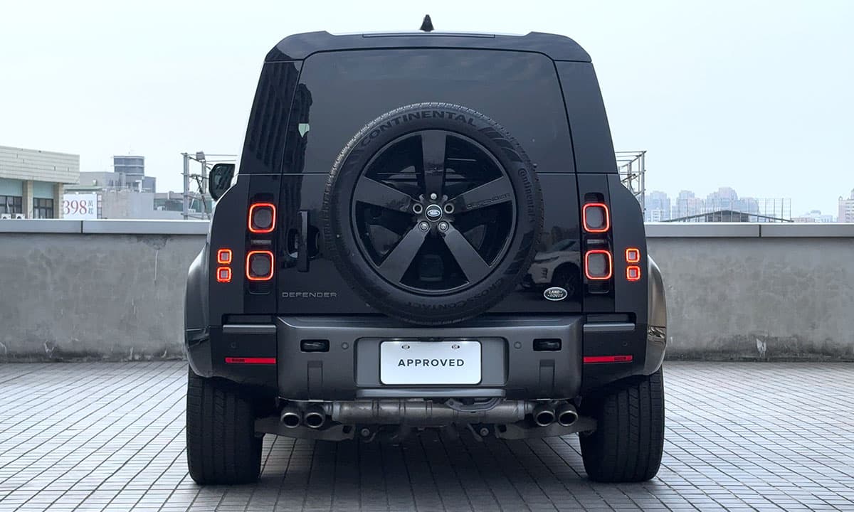 DEFENDER 90 V8 Carpathian Edition