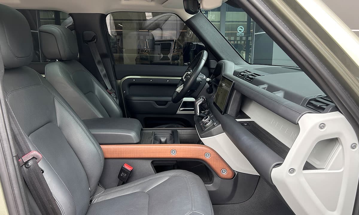 DEFENDER 110 P300 HSE