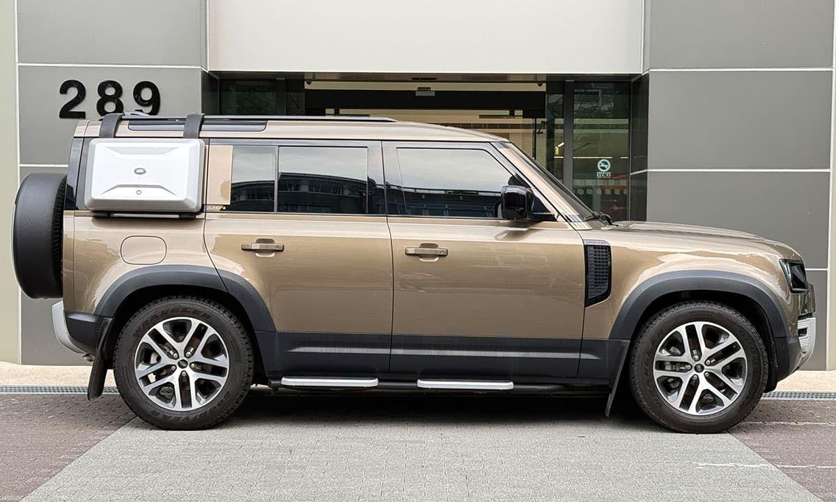 DEFENDER 110 P300 HSE
