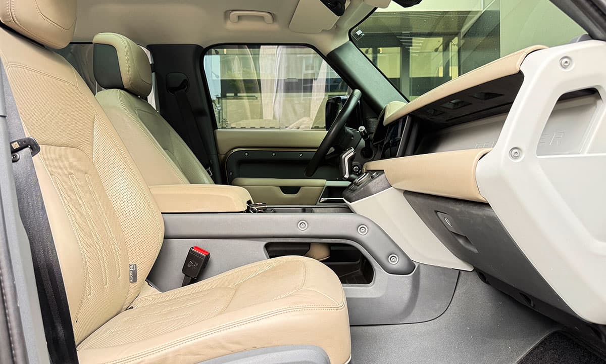 DEFENDER 110 P300 HSE