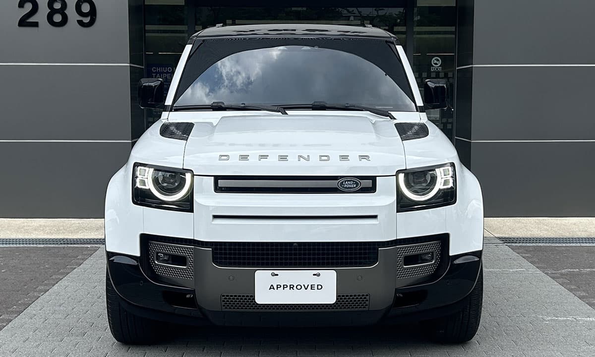 DEFENDER 110 D300 X-DYNAMIC HSE