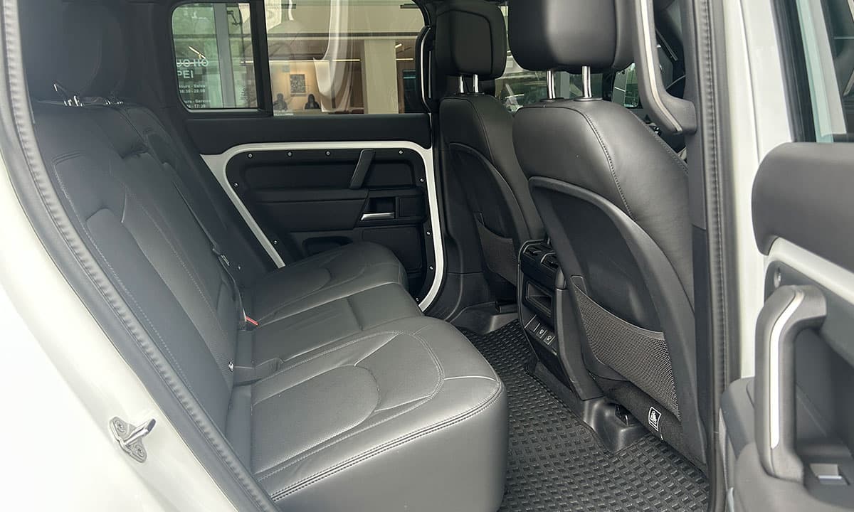 DEFENDER 110 D300 X-DYNAMIC HSE